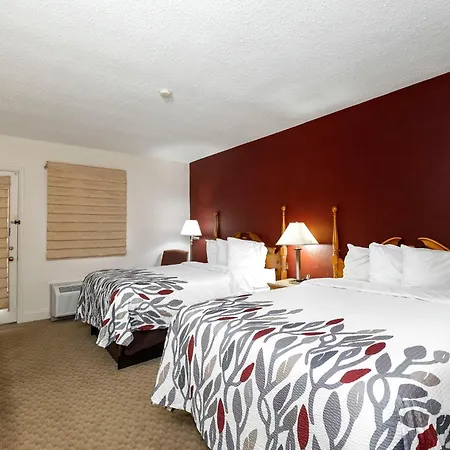 Red Roof Inn & Suites Hazleton Exterior photo